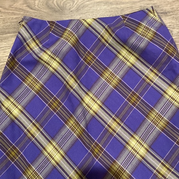 EUC plaid skirt - Picture 10 of 11